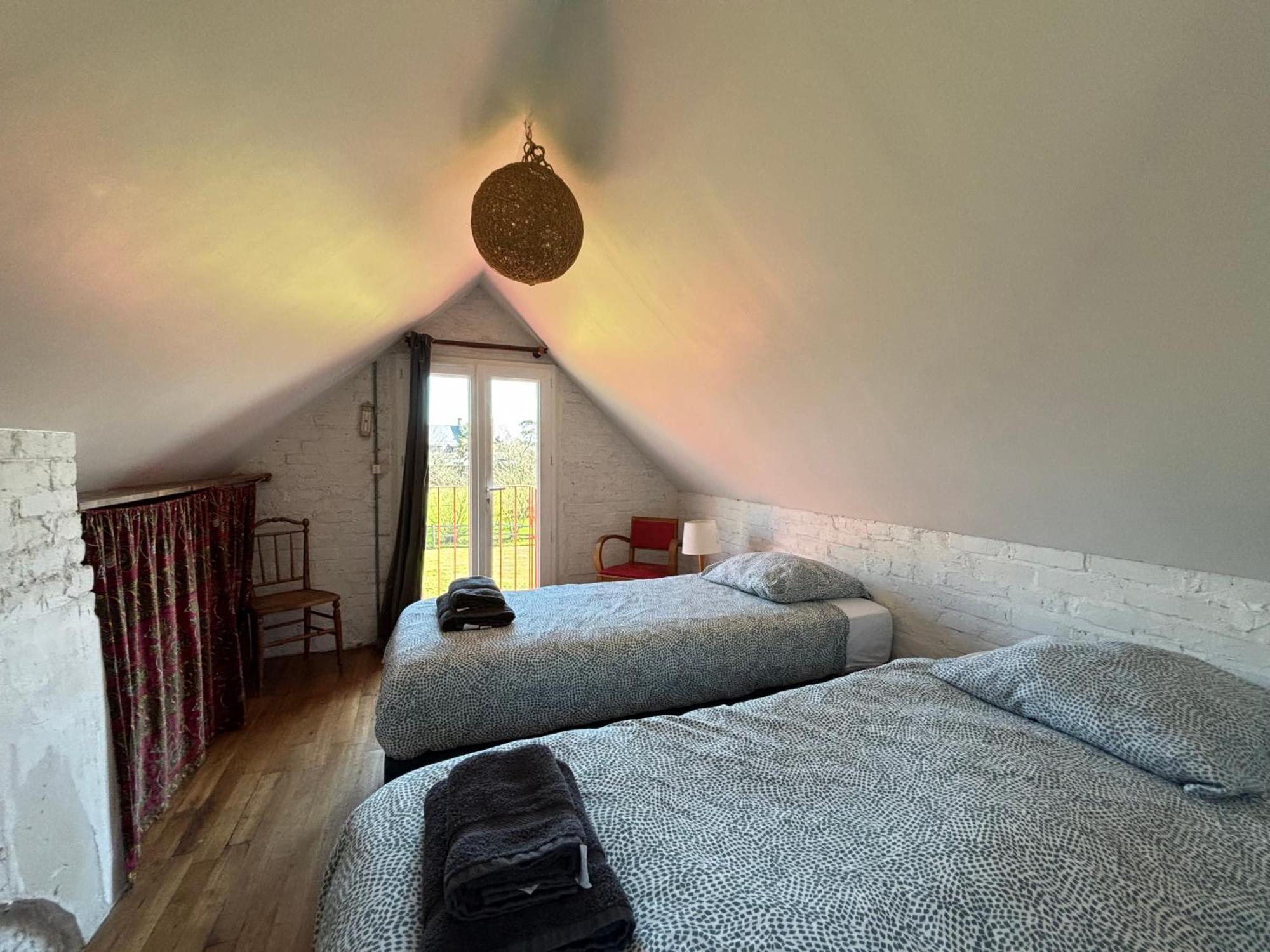 Maison De Campagne Lumineuse Spacieuse Dans Impasse Au Calme A Proximite D'Un Chateau Deux Verandas Grand Jardin Cabane Pour Velos, Pres Port En Bessin Et Bayeux, Proche Plages Du Debarquement Commes Luaran gambar