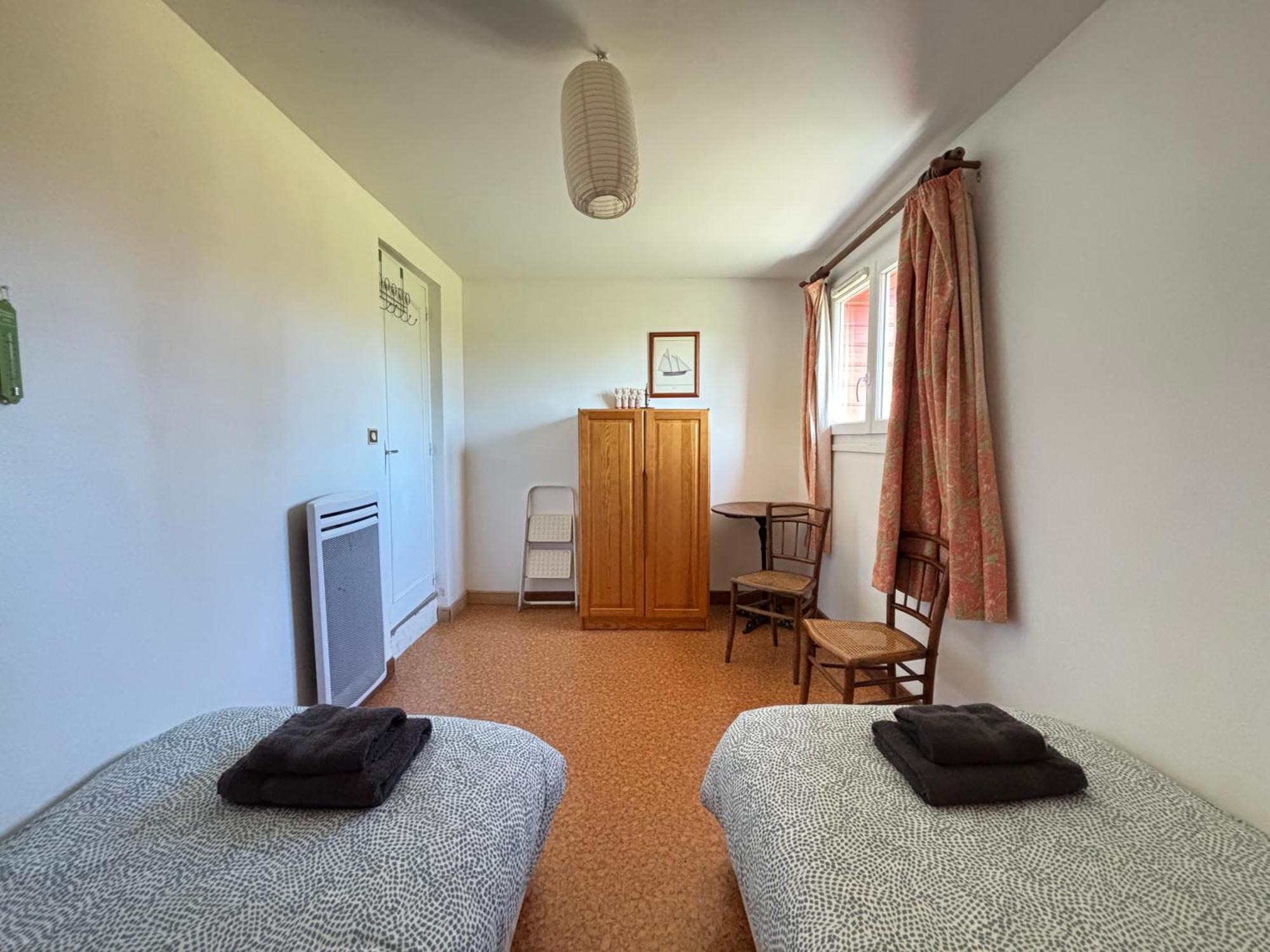 Maison De Campagne Lumineuse Spacieuse Dans Impasse Au Calme A Proximite D'Un Chateau Deux Verandas Grand Jardin Cabane Pour Velos, Pres Port En Bessin Et Bayeux, Proche Plages Du Debarquement Commes Luaran gambar