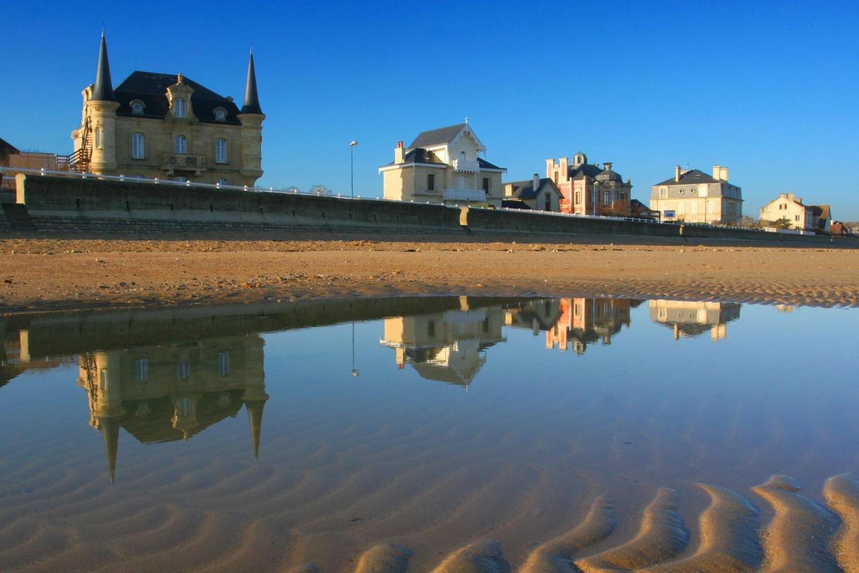 Maison De Campagne Lumineuse Spacieuse Dans Impasse Au Calme A Proximite D'Un Chateau Deux Verandas Grand Jardin Cabane Pour Velos, Pres Port En Bessin Et Bayeux, Proche Plages Du Debarquement Commes Luaran gambar